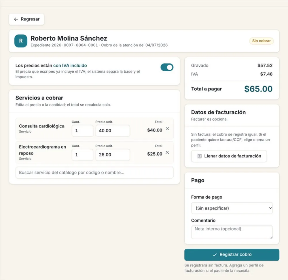 Pantalla de cobro de servicios con IVA y datos de facturación en Clinea